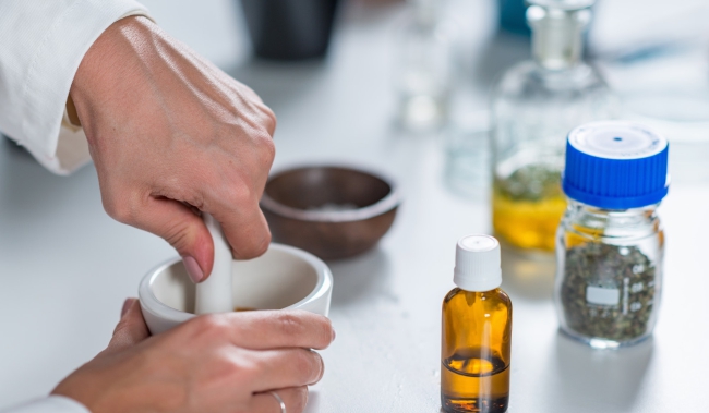 delito por alternativas médicas